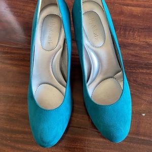 kelly & katie blue suede mid-height heels